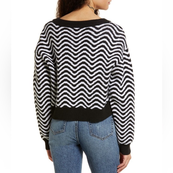 PacSun Intarsia V-Neck black white zig zag stripe crop sweater size Large - Picture 3 of 8
